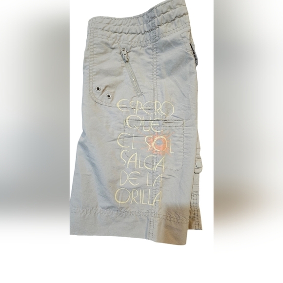 GAP - Women's Bermuda Cargo Shorts​​​​​ - Picture 2 of 8